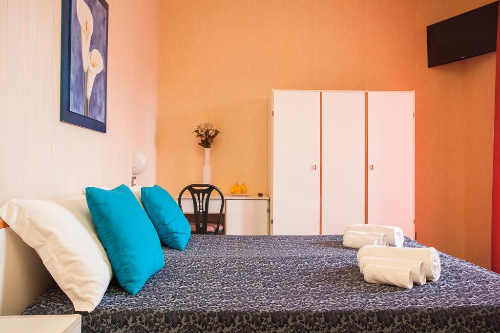 Club Hotel Residence Cesenatico Pokoj fotografie